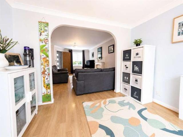 House for sale in Green Close, Warwickshire
