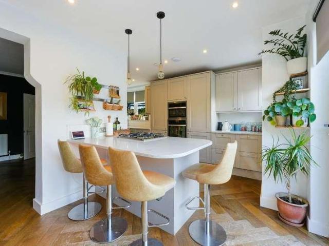 House for sale in Stoneleigh, Ewell