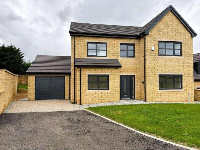 House for sale in Springhead, Oldham
