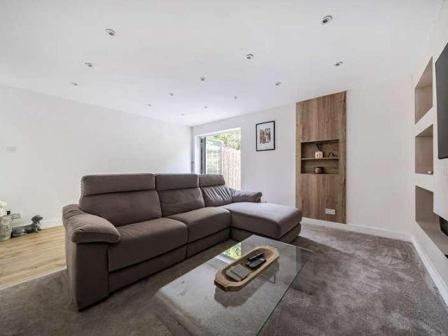 House for sale in Aperfield, Greater London