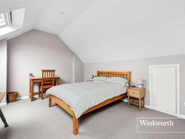 House for sale in West Finchley, Greater London