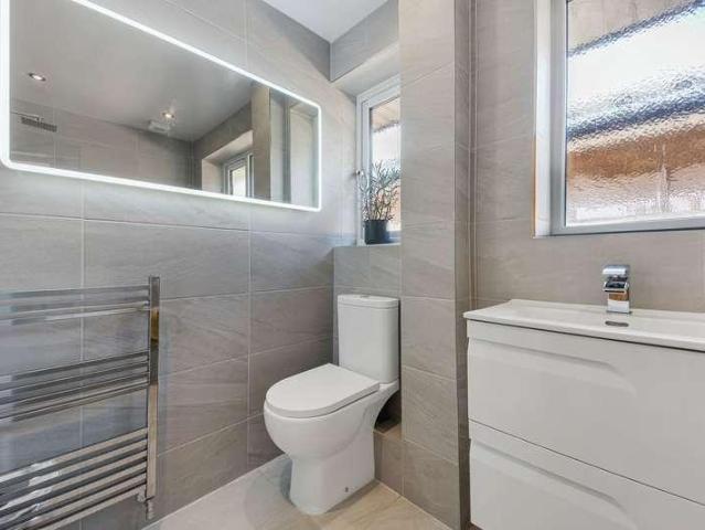 House for sale in Leigh, Land Side