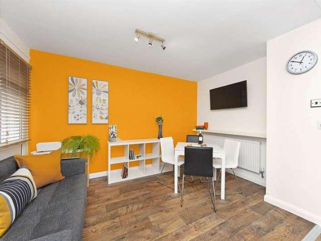 House for sale in Kingston Upon Thames, Norbiton