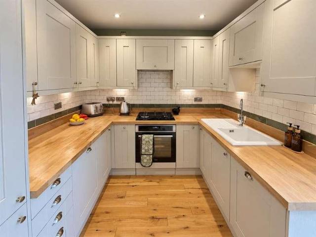 House for sale in London Borough of Hounslow, Feltham