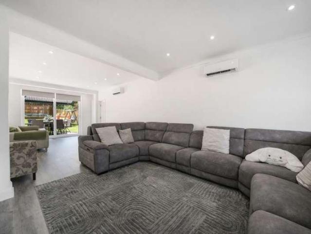 House for sale in London Borough of Croydon, Sanderstead