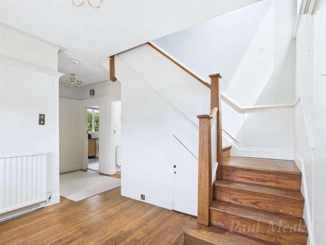 House for sale in London Borough of Croydon, Sanderstead