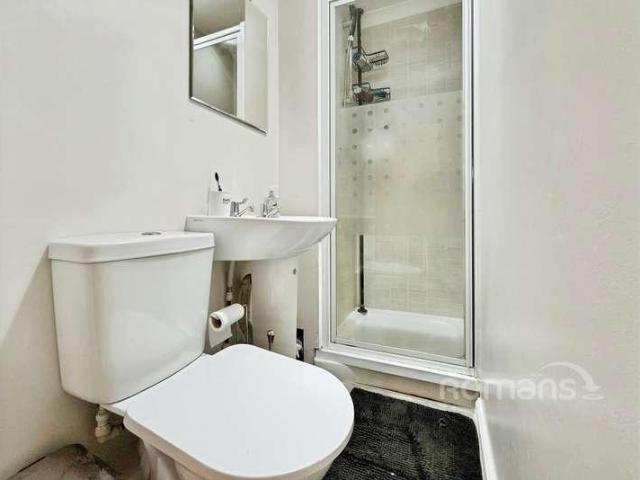 House for sale in Little Sandhurst, Sandhurst