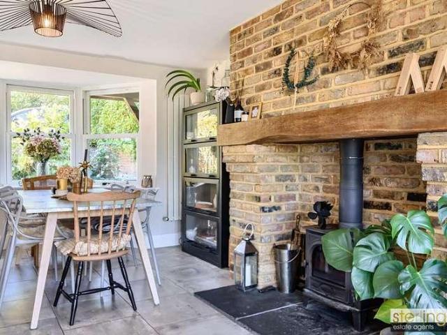 House for sale in Aston Clinton, Buckinghamshire