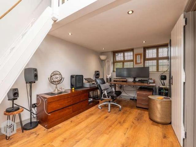 House for sale in Dimple, Lee Bank