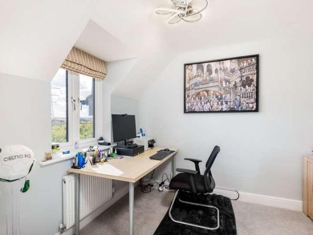 House for sale in Whitnash, Green Close