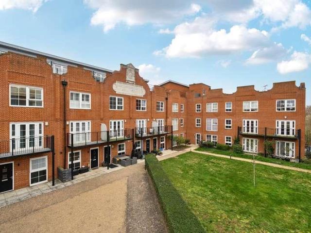 House for sale in Westfield, Woking