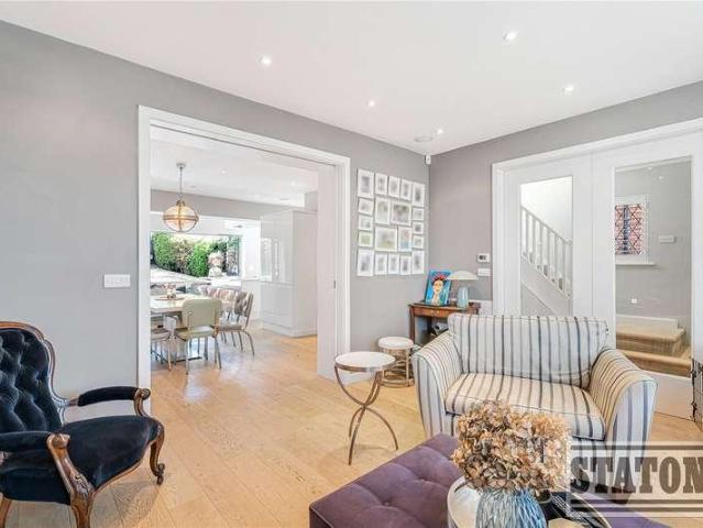 House for sale in Woodside Park, Greater London