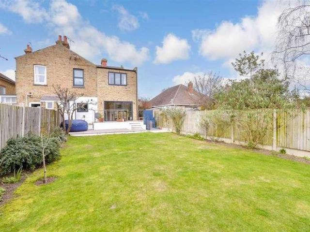 House for sale in Whitehall, Acol