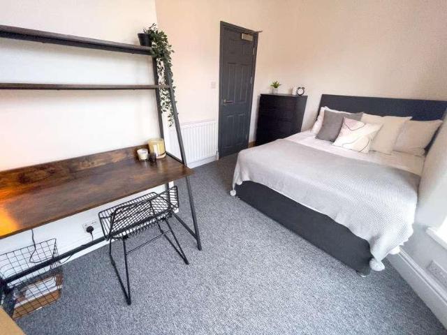 House for sale in Kensington, Calderstones