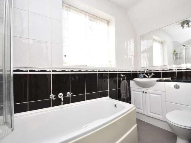 House for sale in Millmead, Acol