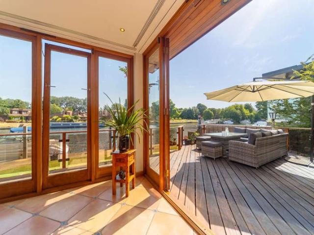 House for sale in Lower Halliford, Surrey