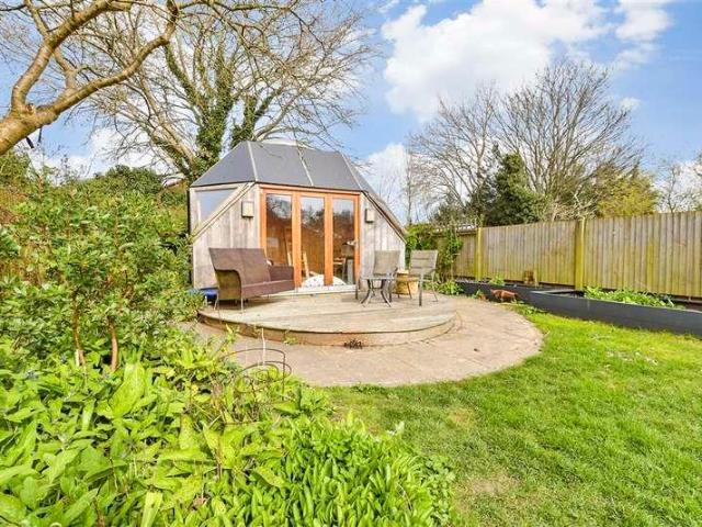 House for sale in Upper Walmer, Ash