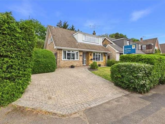 House for sale in Heol-las, Surrey