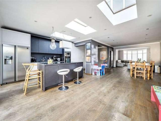 House for sale in London Borough of Ealing, Perivale