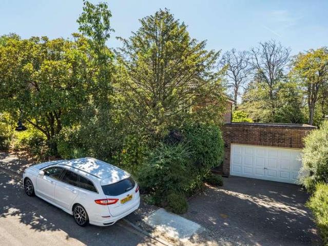House for sale in Gerrards Cross, Tatling End