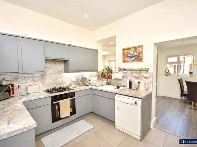 House for sale in Seven Kings, Greater London