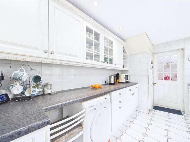 House for sale in London Borough of Croydon, Forestdale