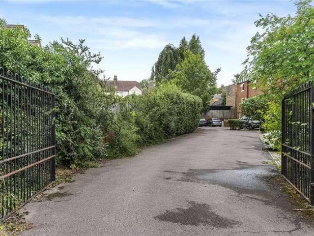 House for sale in Bromley, Shortlands