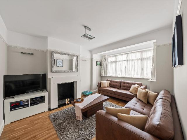 House for sale in Motspur Park, Greater London