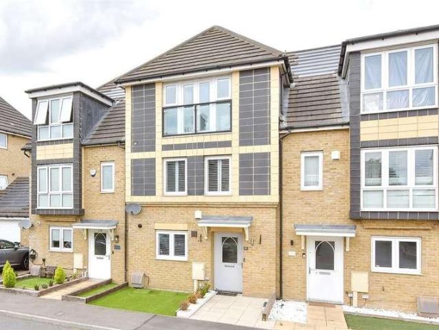 House for sale in Stone, Monks Orchard
