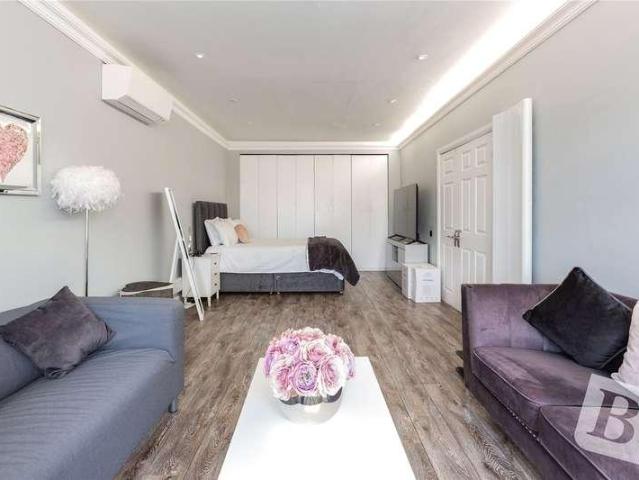 House for sale in Greater London
