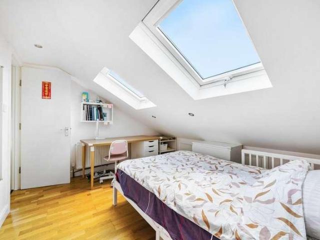House for sale in Kingston Upon Thames, Norbiton