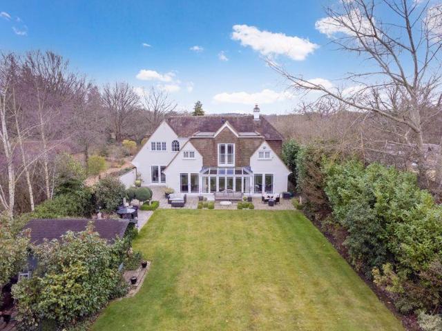 House for sale in Heol-las, Surrey