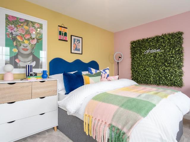 House for sale in Hillview, Surrey