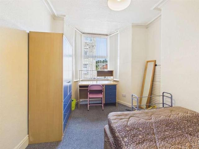 House for sale in Greaves, Bare