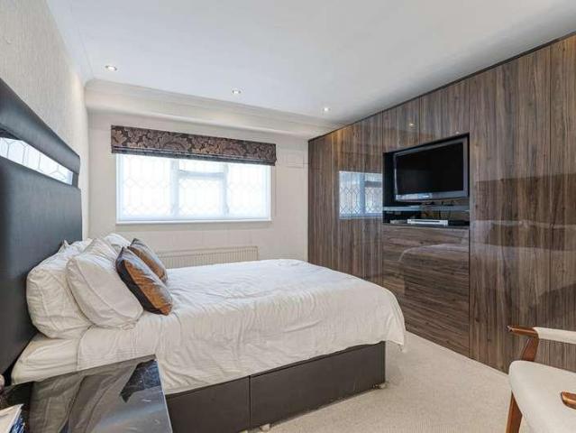 House for sale in Lower Halliford, Surrey