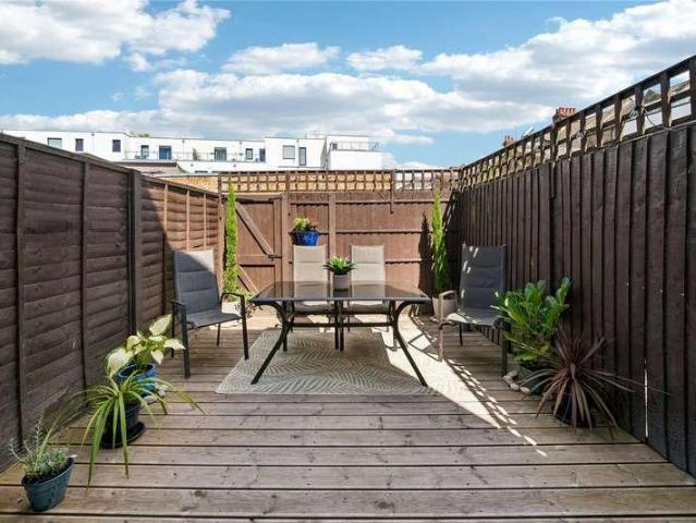 House for sale in Earlsfield, Greater London