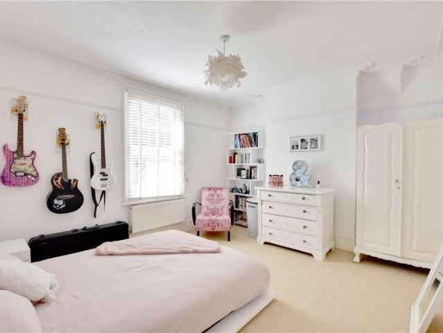 House for sale in East Greenwich, Greater London