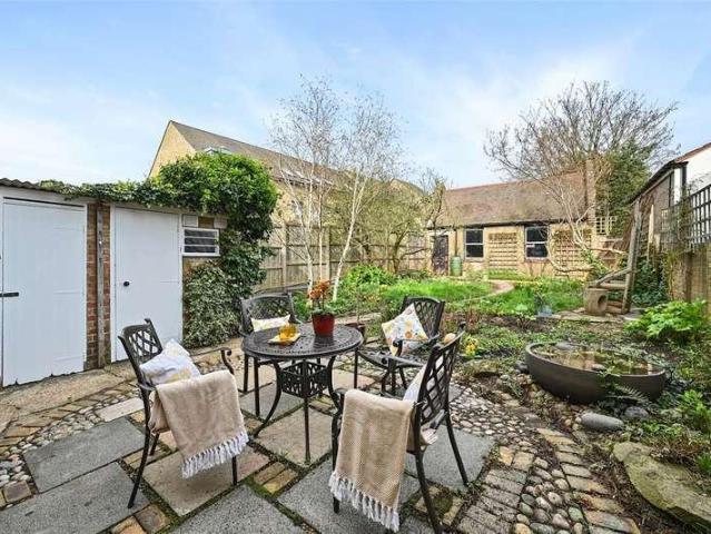 House for sale in Harlesden, Greater London