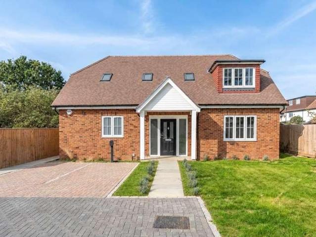 House for sale in Royal Borough of Kingston upon Thames, Greater London