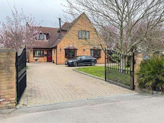 House for sale in Basildon, Bowers Gifford