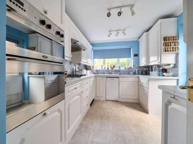 House for sale in Hillview, Surrey