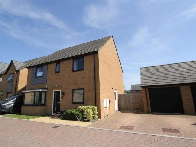 House for sale in Houghton Regis, Bedfordshire
