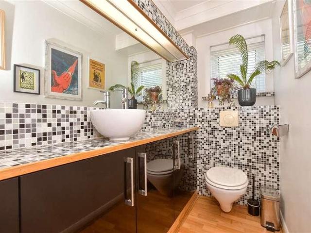 House for sale in Upton, Acol