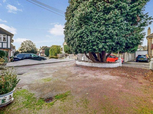 House for sale in Little Stanmore, Greater London