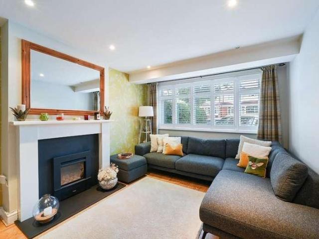 House for sale in Stonecot, Greater London