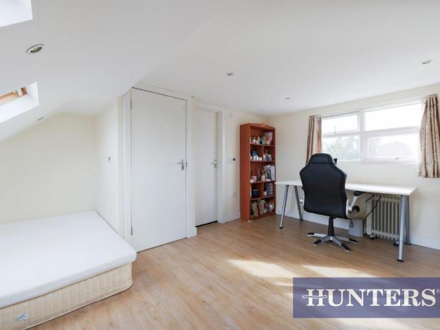 House for sale in Motspur Park, Greater London