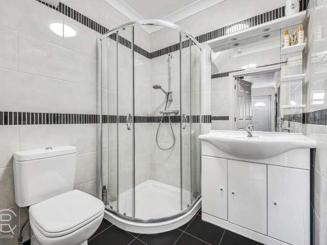 House for sale in London Borough of Ealing, Greenford