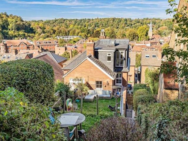 House for sale in Holloway Hill, Waverley