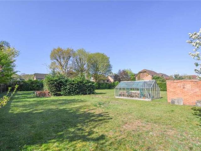 House for sale in Finchampstead