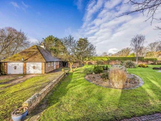 House for sale in Littlecote, West Sussex